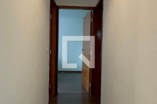 Corredor de apartamento à venda com 2 quartos, 80m² em Pinheiros, São Paulo