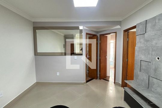 Sala  de apartamento para alugar com 2 quartos, 85m² em Pinheirinho, Santo André