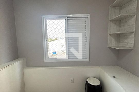 Quarto de apartamento para alugar com 2 quartos, 85m² em Pinheirinho, Santo André
