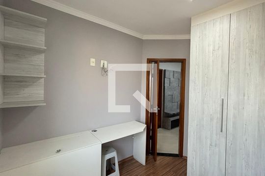 Quarto de apartamento para alugar com 2 quartos, 85m² em Pinheirinho, Santo André