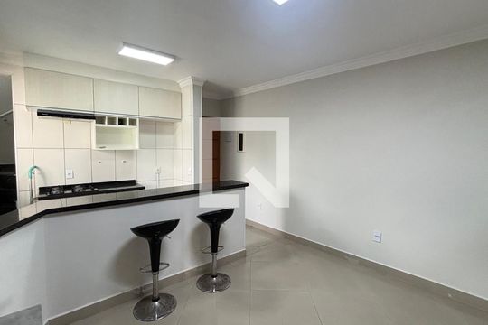 Sala  de apartamento para alugar com 2 quartos, 85m² em Pinheirinho, Santo André