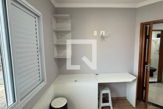 Quarto de apartamento para alugar com 2 quartos, 85m² em Pinheirinho, Santo André