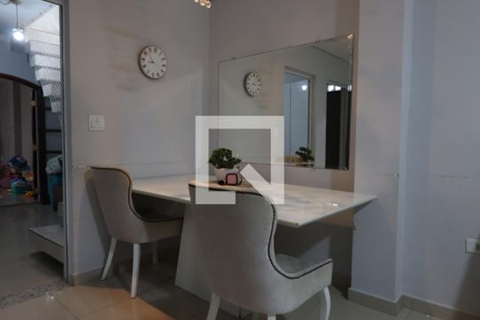 Sala de casa para alugar com 3 quartos, 240m² em Vila Cleonice, São Paulo
