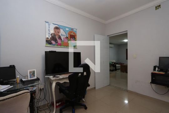 Escritório de casa para alugar com 3 quartos, 240m² em Vila Cleonice, São Paulo