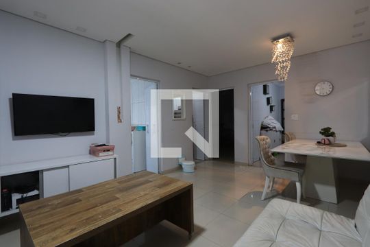 Sala de casa para alugar com 3 quartos, 240m² em Vila Cleonice, São Paulo