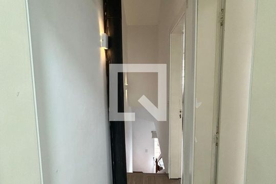 Corredor de casa de condomínio à venda com 2 quartos, 97m² em Humaitá, Porto Alegre