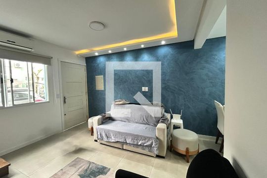 Sala de casa de condomínio à venda com 2 quartos, 97m² em Humaitá, Porto Alegre