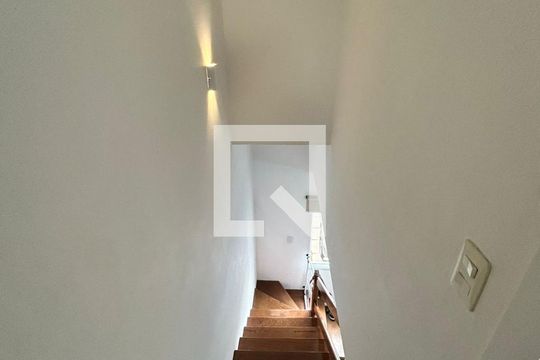 Escada de casa de condomínio à venda com 2 quartos, 97m² em Humaitá, Porto Alegre
