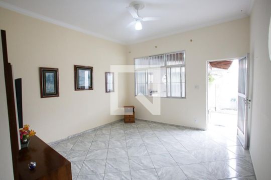 Sala de casa de condomínio à venda com 3 quartos, 300m² em Taquara, Rio de Janeiro