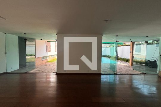 Sala 1 de casa à venda com 4 quartos, 768m² em Vila Madalena, São Paulo