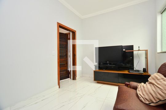 Sala de TV de casa para alugar com 5 quartos, 300m² em Serra, Belo Horizonte