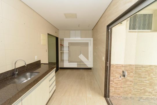 Cozinha de casa à venda com 3 quartos, 398m² em Jardim Riacho das Pedras, Contagem