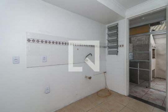Cozinha de casa de condomínio à venda com 3 quartos, 91m² em Sarandi, Porto Alegre