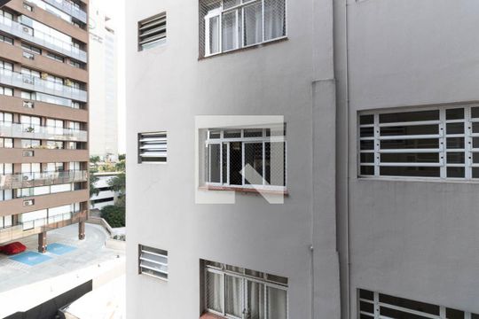 Vista da Sala de apartamento para alugar com 2 quartos, 53m² em Aclimação, São Paulo