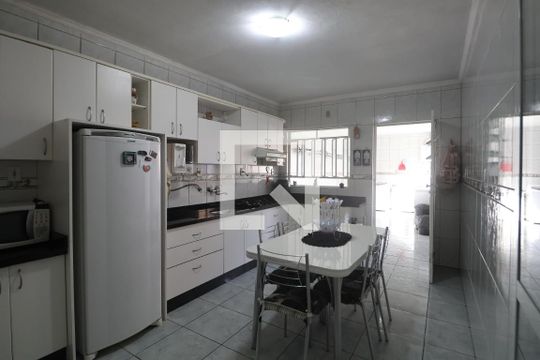 Cozinha de casa à venda com 2 quartos, 195m² em São José, Canoas