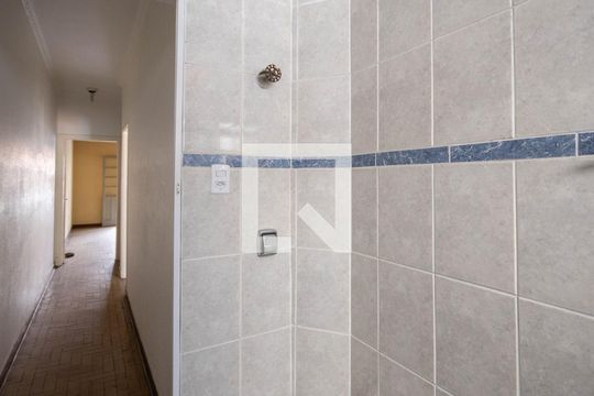 Banheiro de casa de condomínio à venda com 2 quartos, 60m² em Carandiru, São Paulo