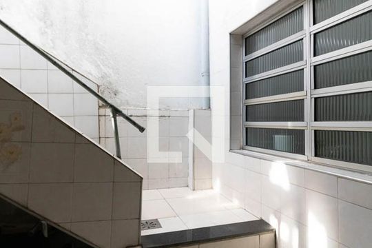 Escada de casa de condomínio à venda com 2 quartos, 150m² em Bosque da Saúde, São Paulo