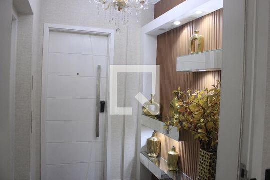 Hall de entrada social de apartamento à venda com 4 quartos, 115m² em Vila Santo Antonio, Guarulhos