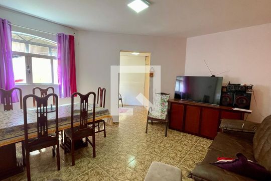 Sala de casa à venda com 6 quartos, 344m² em Parque Santo Antonio, Guarulhos