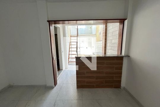 Sala de casa para alugar com 2 quartos, 50m² em Vila Valqueire, Rio de Janeiro