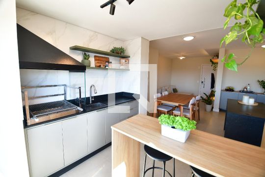 Sala de apartamento à venda com 3 quartos, 105m² em Nova Campinas, Campinas