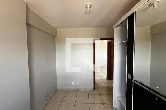 Quarto 2 de apartamento para alugar com 2 quartos, 48m² em Qr 110, Brasília