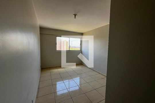 Quarto de apartamento para alugar com 2 quartos, 48m² em Qr 110, Brasília