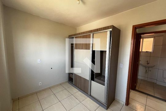 Quarto 2 de apartamento para alugar com 2 quartos, 48m² em Qr 110, Brasília