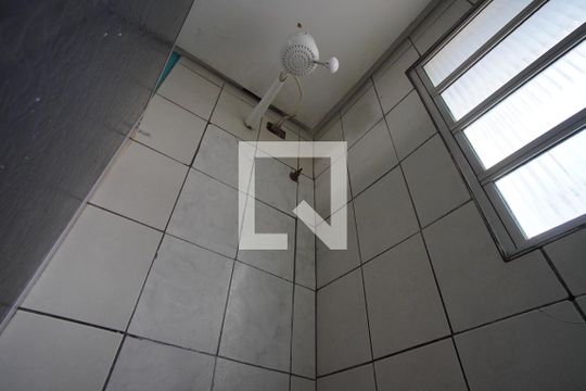 Banheiro Social de apartamento para alugar com 2 quartos, 40m² em Sarandi, Porto Alegre