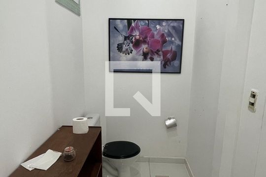 Banheiro de kitnet/studio para alugar com 1 quarto, 40m² em Jardim Proença, Campinas