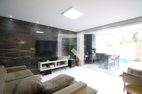 Sala de casa de condomínio à venda com 4 quartos, 232m² em Pechincha, Rio de Janeiro