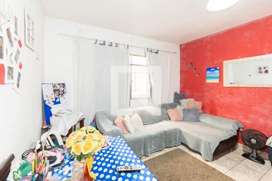 Sala (segundo andar) de casa à venda com 4 quartos, 56m² em Vasco da Gama, Rio de Janeiro