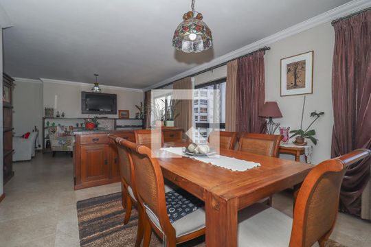Sala de apartamento à venda com 3 quartos, 223m² em Petrópolis, Porto Alegre
