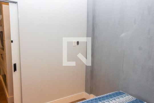 Quarto de casa para alugar com 1 quarto, 47m² em Jardim Sabara, São Paulo