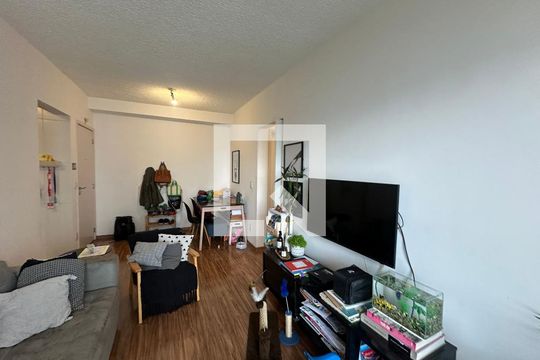 Sala de apartamento para alugar com 2 quartos, 68m² em Jardim Tupanci, Barueri