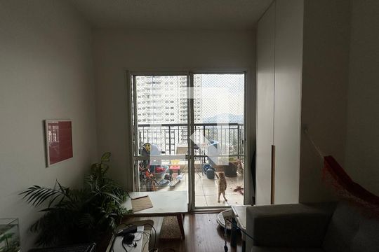 Sala de apartamento para alugar com 2 quartos, 68m² em Jardim Tupanci, Barueri