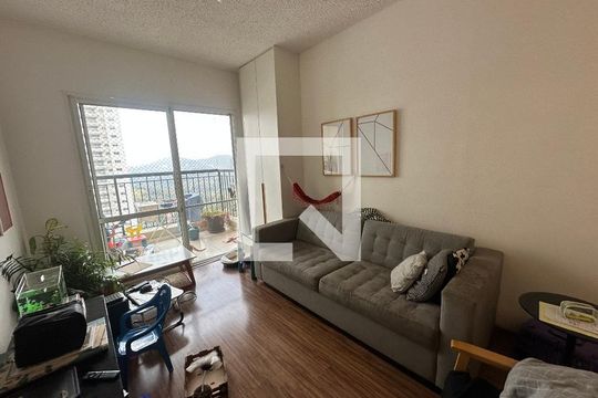 Sala de apartamento para alugar com 2 quartos, 68m² em Jardim Tupanci, Barueri