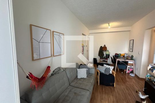Sala de apartamento para alugar com 2 quartos, 68m² em Jardim Tupanci, Barueri