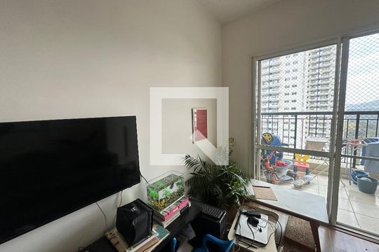 Sala de apartamento para alugar com 2 quartos, 68m² em Jardim Tupanci, Barueri