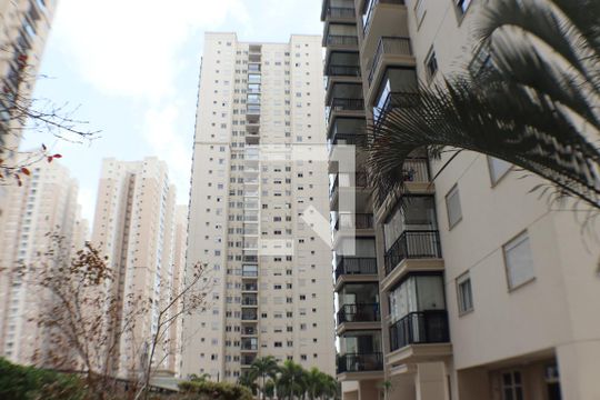 Fachada de apartamento para alugar com 2 quartos, 68m² em Jardim Tupanci, Barueri
