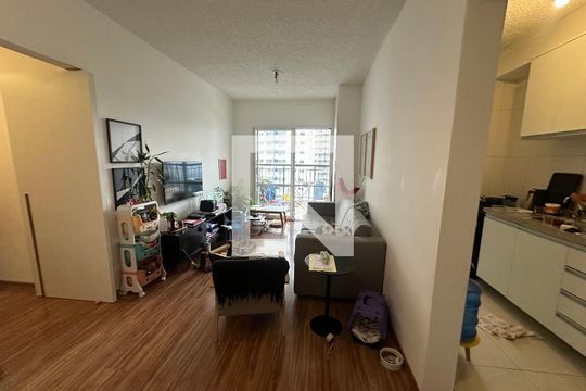 Sala de apartamento para alugar com 2 quartos, 68m² em Jardim Tupanci, Barueri