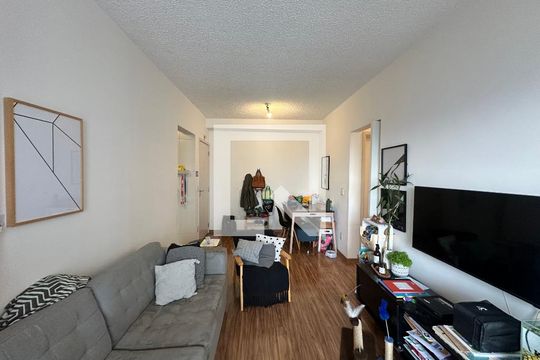 Sala de apartamento para alugar com 2 quartos, 68m² em Jardim Tupanci, Barueri