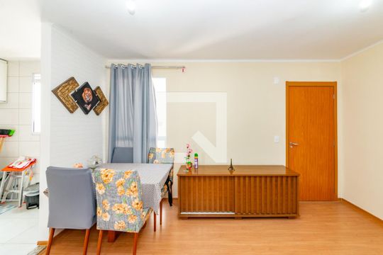 Sala de apartamento para alugar com 2 quartos, 45m² em Chácara Cotia, Contagem