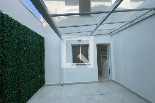 Quintal de casa de condomínio para alugar com 2 quartos, 15m² em Quinta dos Angicos, Cotia