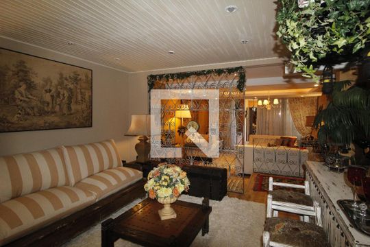 Sala 2 de casa à venda com 5 quartos, 550m² em Boa Vista, Porto Alegre