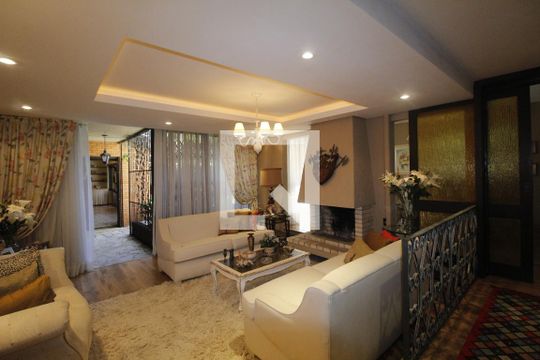 Sala de casa à venda com 5 quartos, 550m² em Boa Vista, Porto Alegre