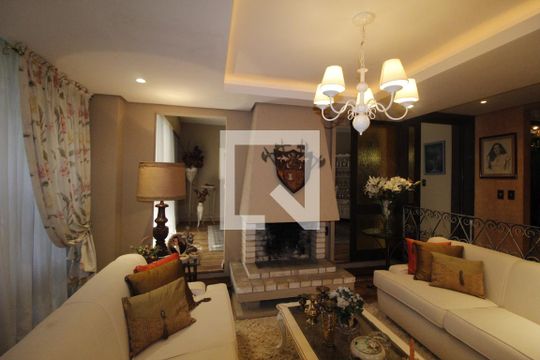 Sala de casa à venda com 5 quartos, 550m² em Boa Vista, Porto Alegre
