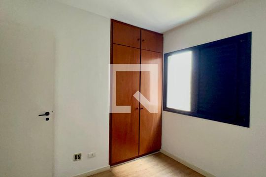 Quarto de apartamento à venda com 2 quartos, 70m² em Pinheiros, São Paulo