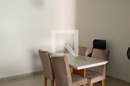 Sala de casa à venda com 2 quartos, 100m² em Jardim Vitoria, Belo Horizonte