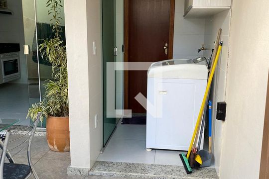 Casa à venda com 2 quartos, 100m² em Jardim Vitoria, Belo Horizonte